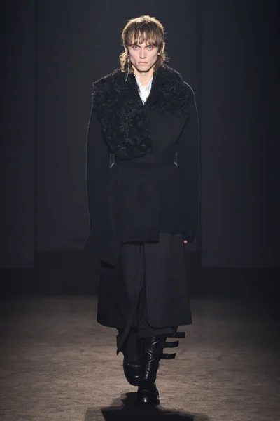 Look 27